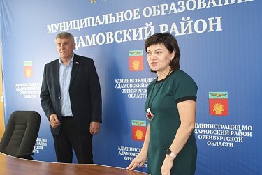 Школьникам – рюкзаки и ранцы